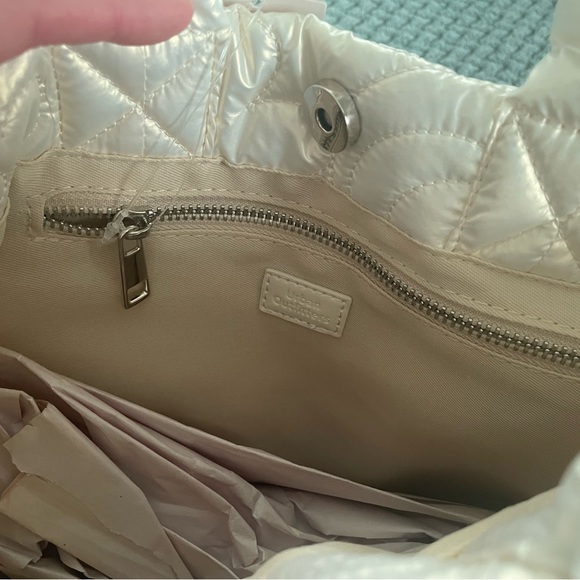 NWT Urban Outfitters White Holographic puffer Bag Tote - Picture 11 of 12